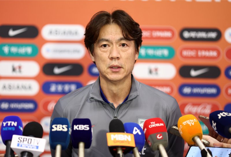 HLV Hong Myung-bo đặt mục tiêu giành 3 điểm