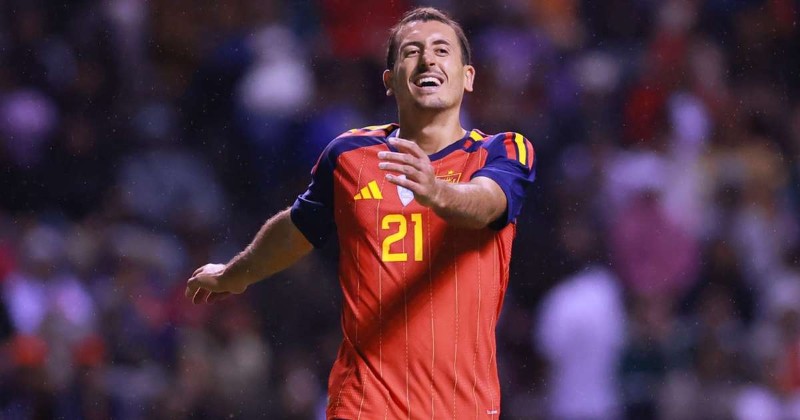 Mikel Oyarzabal mở tỷ số sớm cho ĐT Tây Ban Nha