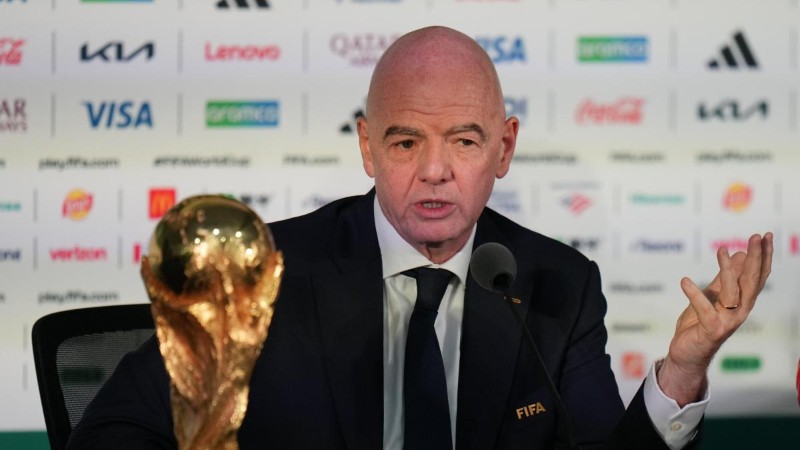 Chủ tịch FIFA bị nghị sĩ Italia phản ứng quyết liệt