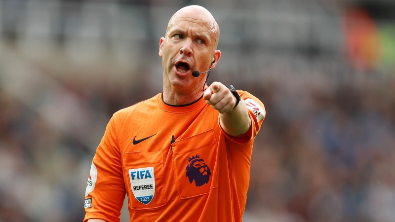 Anthony Taylor nhận thu nhập khủng