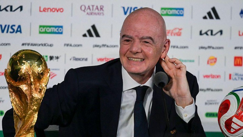 Gianni Infantino gây tranh cãi dữ dội