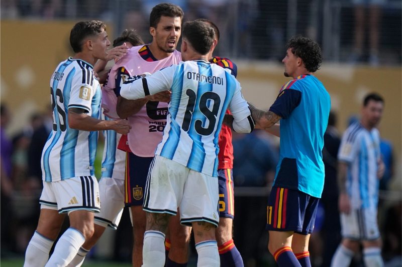 Cầu thủ Argentina gây ra vụ ẩu đả ở chung kết