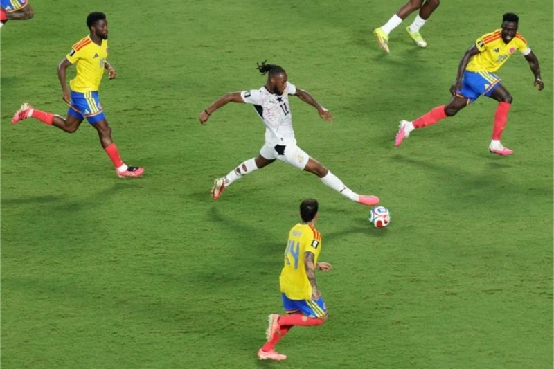 Hàng phòng ngự ĐT Colombia chơi kín kẽ suốt trận
