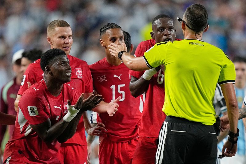 VAR tạo nên bước ngoặt quyết định trận đấu
