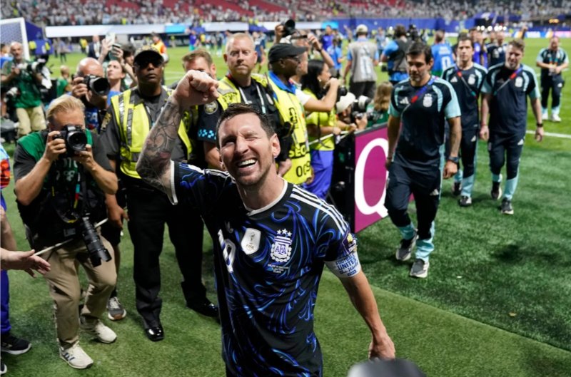 Laporte hết lời ca ngợi Messi