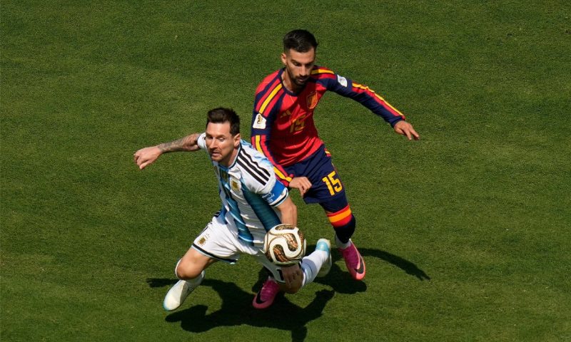 Messi ghi dấu mốc lịch sử