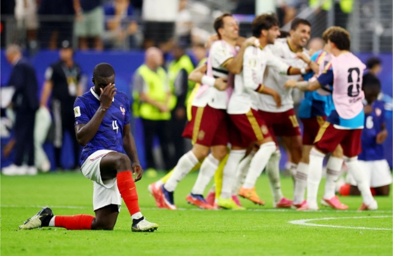 La Roja trình diễn lối chơi ấn tượng